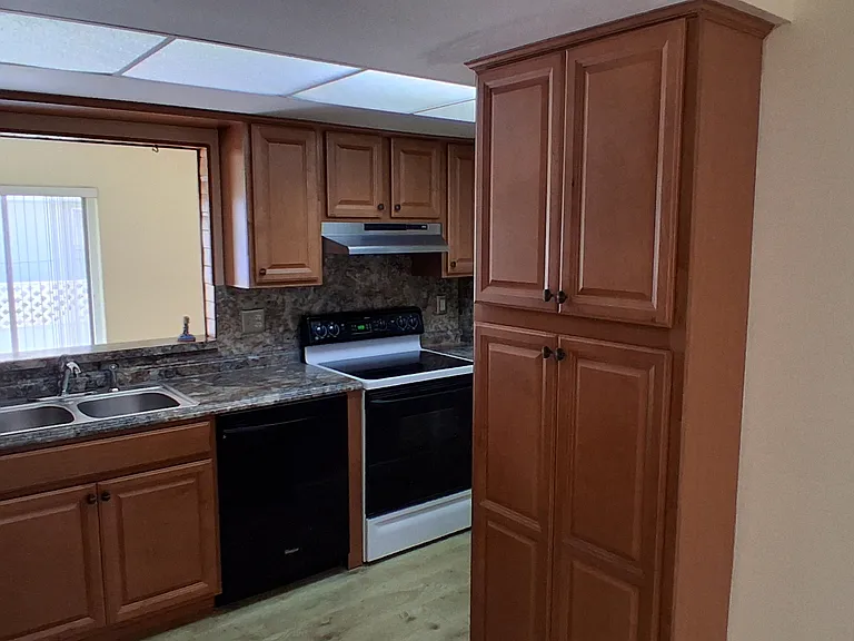441 Rubens Dr E — Photo 22