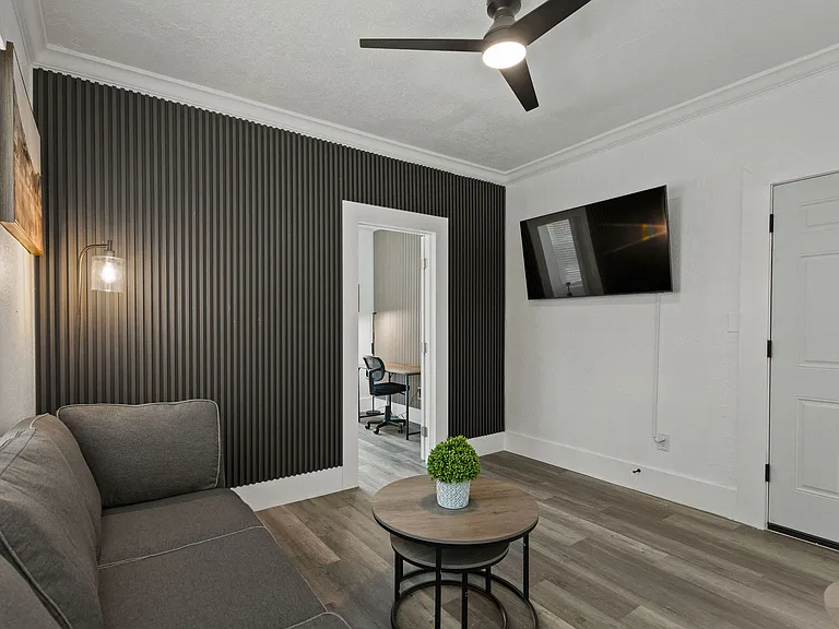 806 E Chelsea St #3A — Photo 5