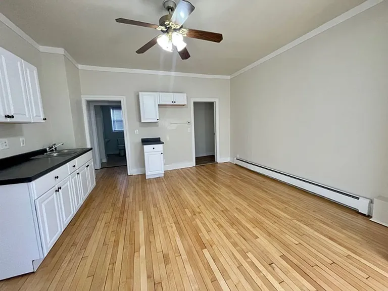 700 Pine St — Photo 5