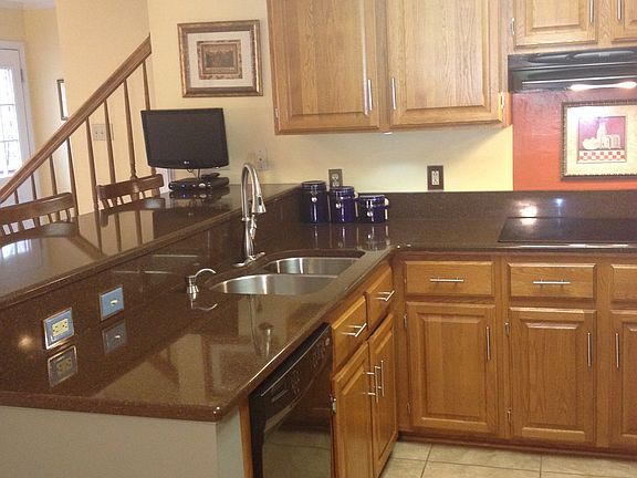 3rd image of 9538 Goldsmith Ln