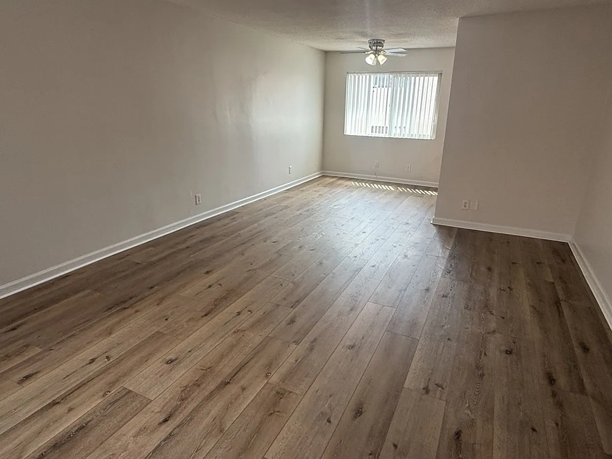 Building Photo - 514