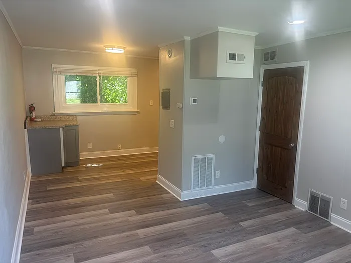 2 bed, 1.0 bath, 918 sqft, $1,125 — Photo 2