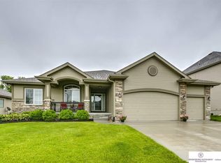 19901 Leavenworth St, Elkhorn, NE 68022