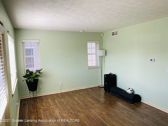 2nd image of 326 Folk St