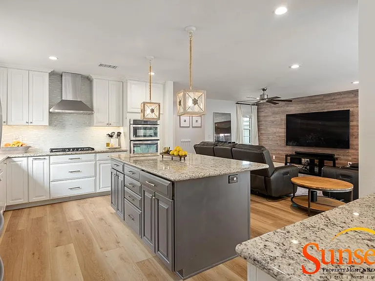 1835 Crandall Dr — Photo 3