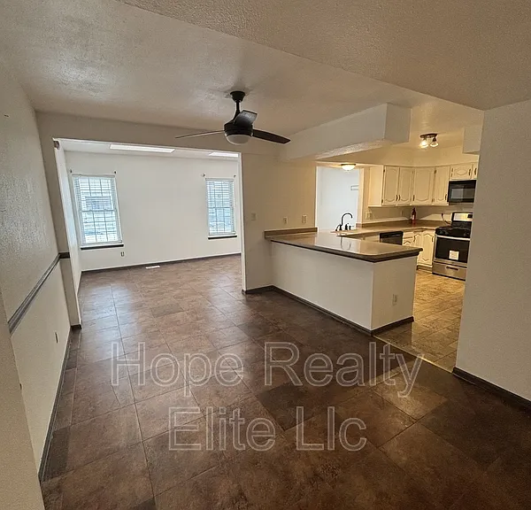 2079 Sussex Ln — Photo 6
