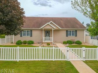 902 Brighton Ave, Mackinaw, IL 61755