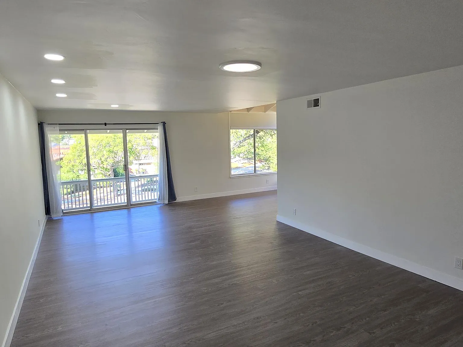 3 bed, 2.0 bath, 1640 sqft, $5,500 — Photo 3