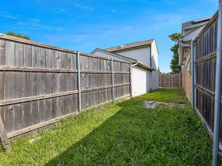 1911 Lavaca Ct — Photo 19