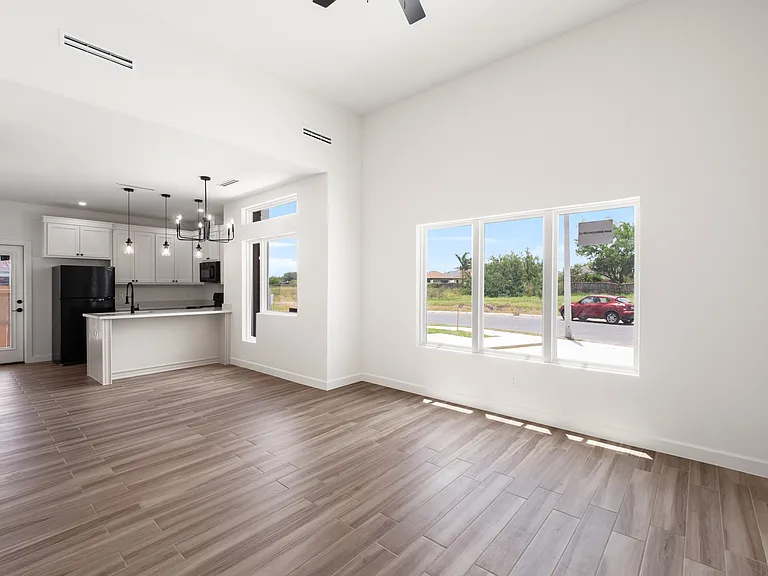 3601 Hidalgo Cir #B — Photo 11