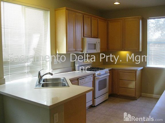 2nd image of 561 Natalino Cir