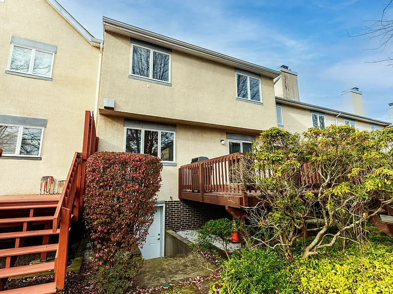 23 Exeter Ct — Photo 15