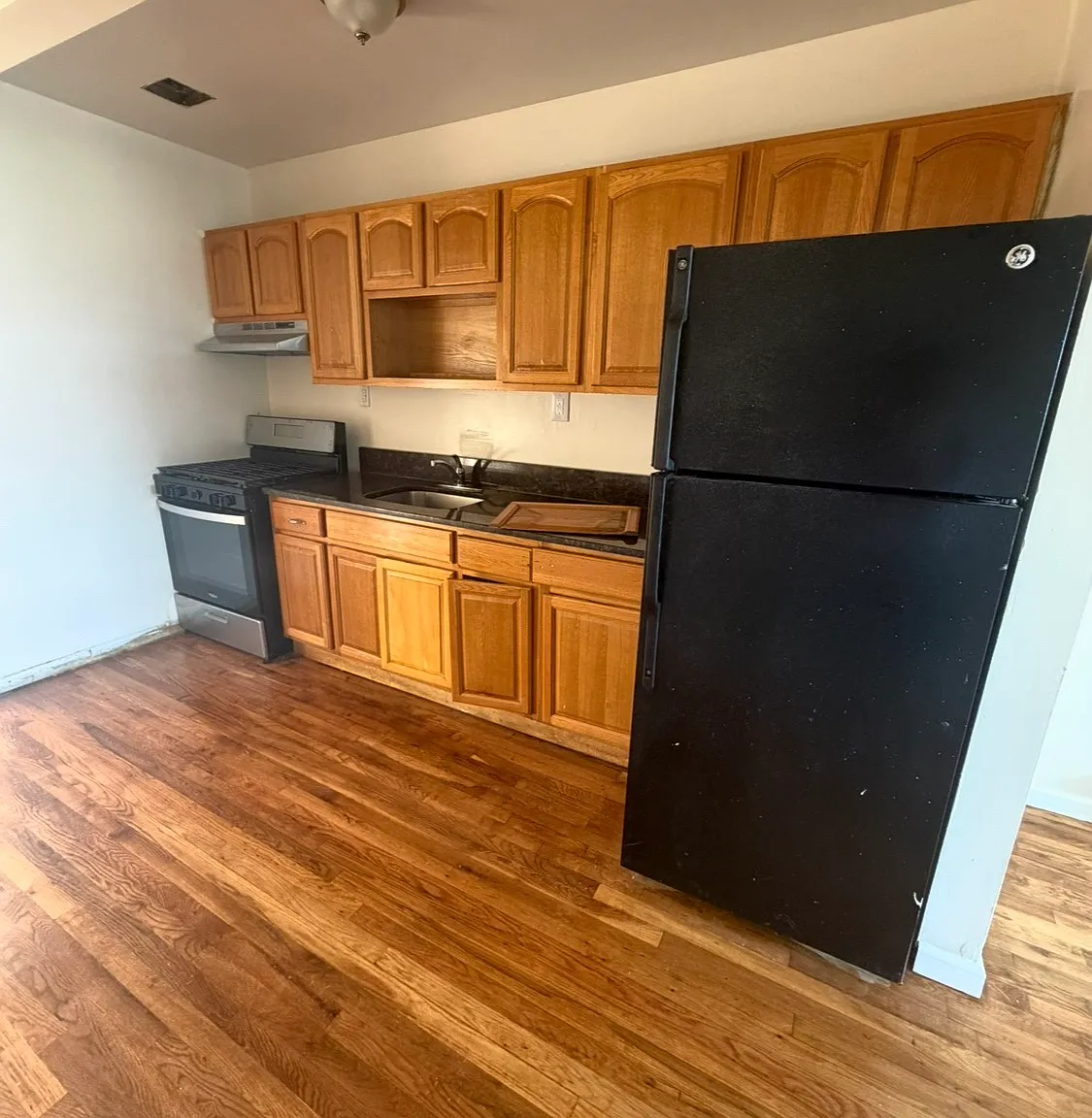 3 bed, $3,752 — Photo 2