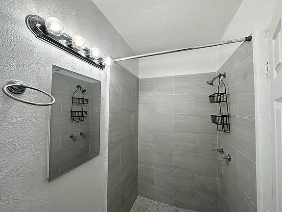 4th image of 3520 Vinton Ave #2A