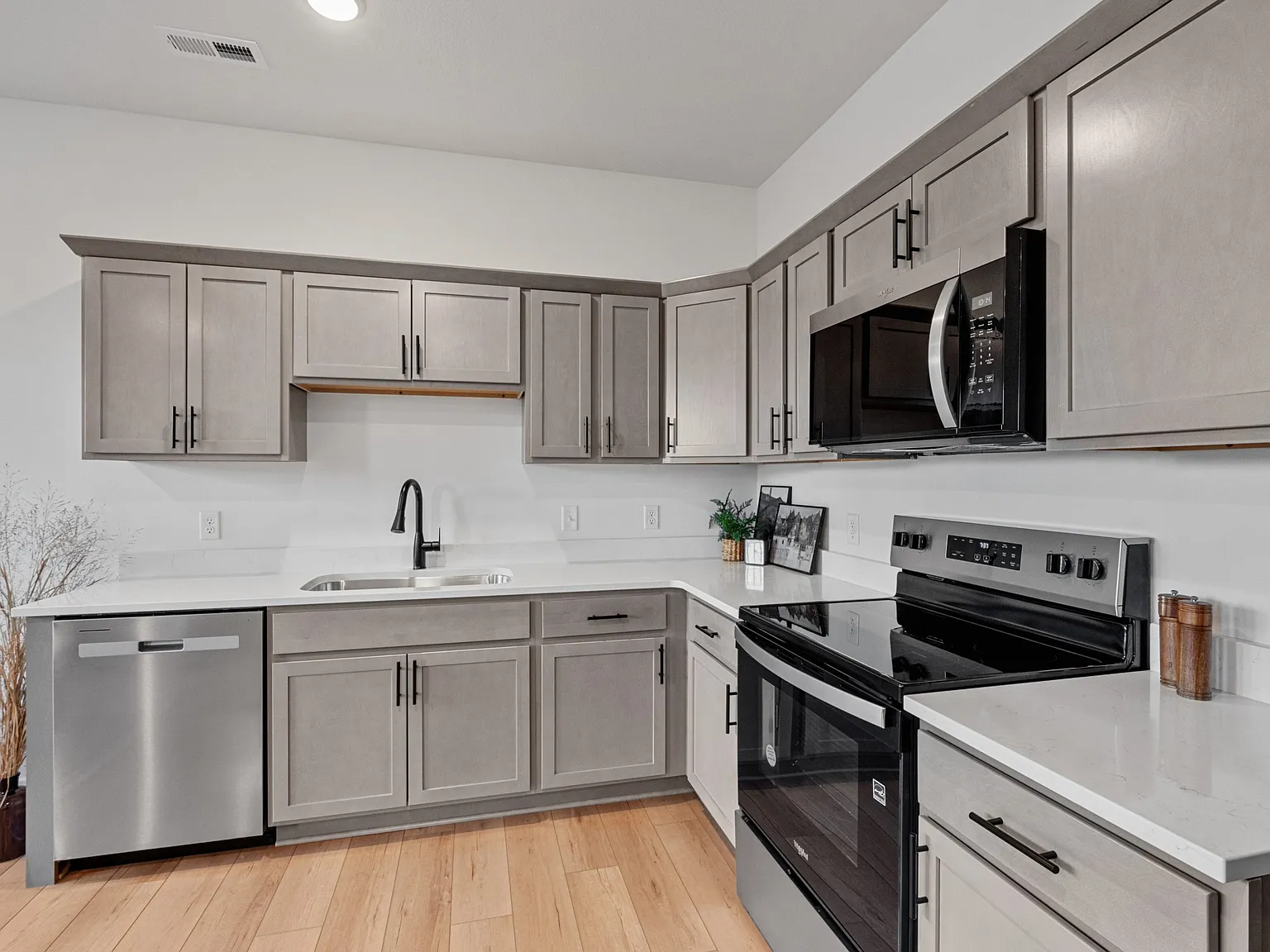 1206 SW Franklin Ln - 1 — Photo 4