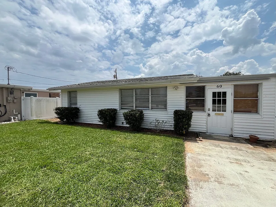 60 River Dr
