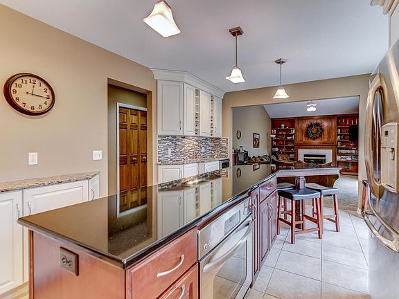 4th image of 15410 Royal Oak Dr