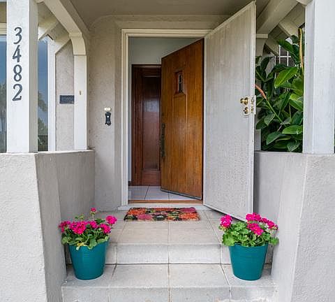 3rd image of 3482 Knoll Crest Ave