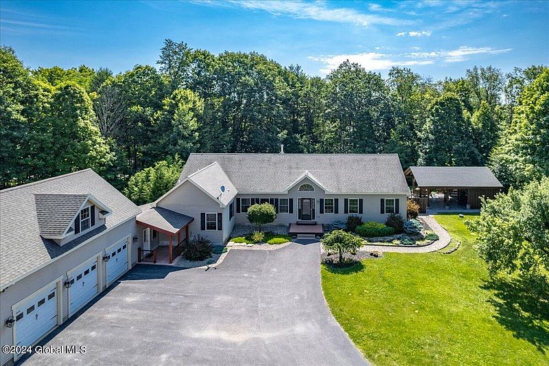 4th image of 160 Allen Road