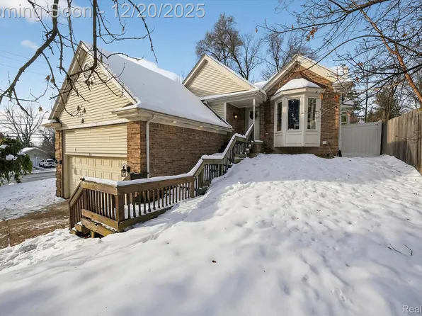 821 Grace St, Northville, MI 48167