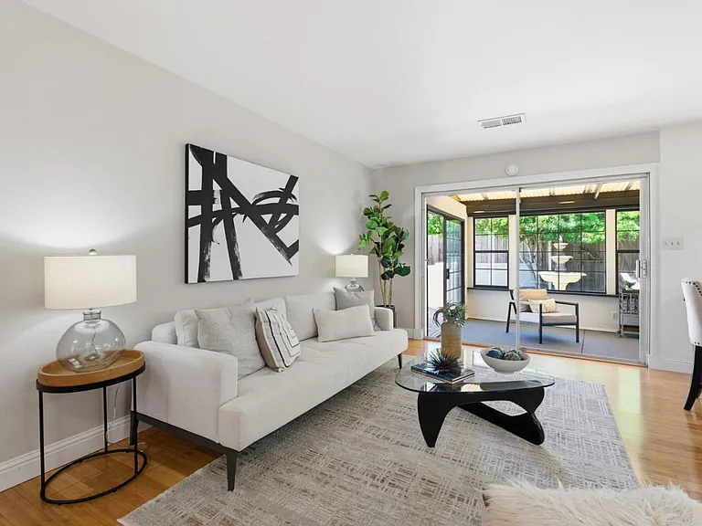7516 Shady Hollow Dr — Photo 12