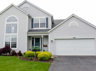 950 Wilkinson Ln, North Aurora, IL 60542