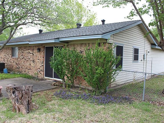 4th image of 1901 Meadowcrest Dr