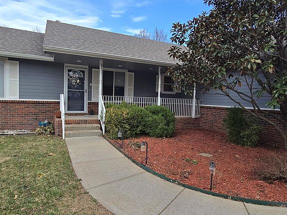 2nd image of 106 N Emporia Ave