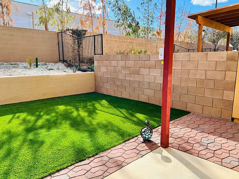 2090 Cascadia Dr — Photo 18