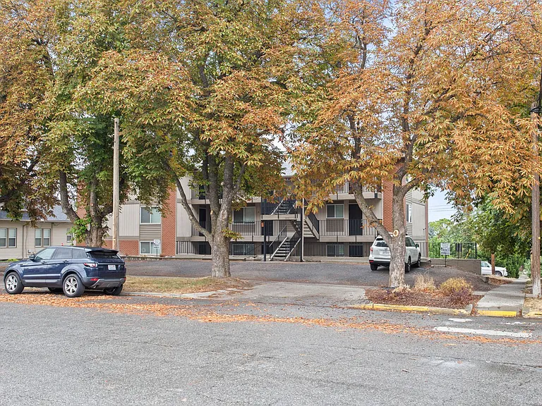 Campus View Apartments near EWU! — Photo 9