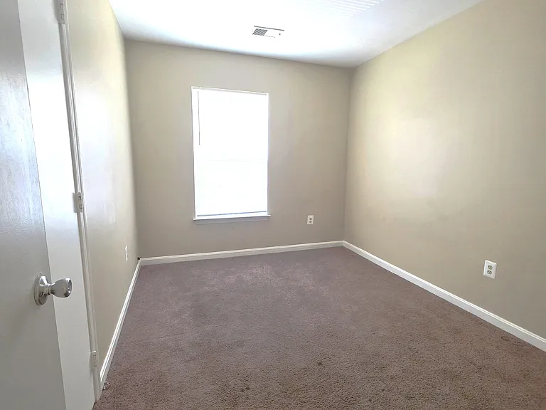 940 Newington Ct — Photo 9