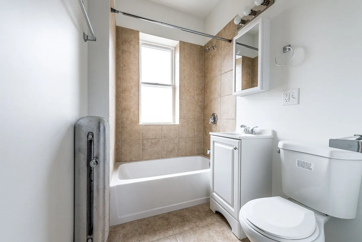 Building Photo - 1516 W 78th St