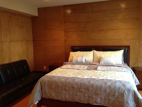 5th image of 1743 S Barrington Ave