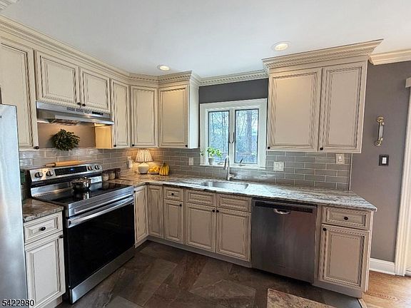 4th image of 23 Rosemont Rd