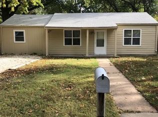 2412 SW Valley Brook Ln, Topeka, KS 66614