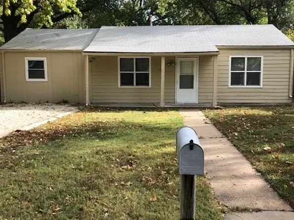 2412 SW Valley Brook Ln, Topeka, KS 66614