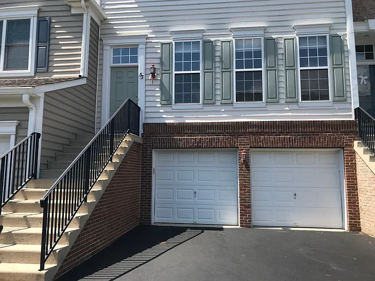 33 Cornerstone Ct — Photo 2