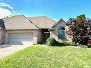 34 Applebee Farms Dr, Jacksonville, IL 62650