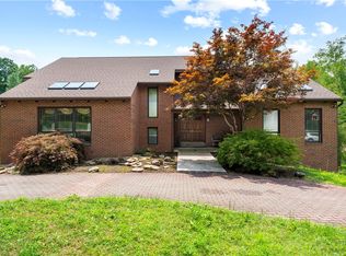 141 Valley View Dr, Venetia, PA
