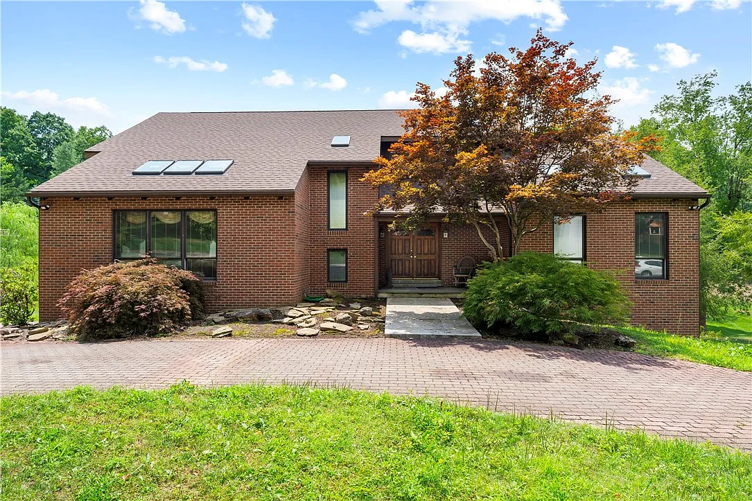 141 Valley View Dr photo 1