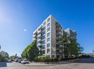 812 Lansdowne Ave #901, Toronto, ON M6H4K5