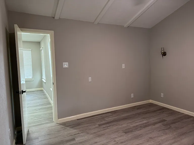 2214 Reever St — Photo 8