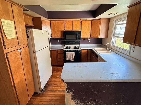 3rd image of 415 Camden Rd