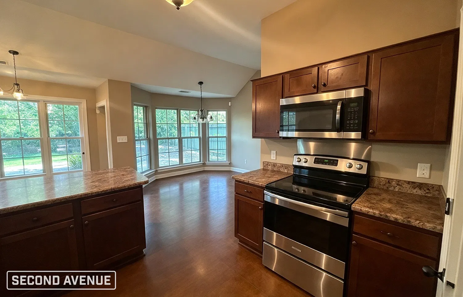 3 bed, 2.0 bath, 1350 sqft, $1,583 — Photo 3
