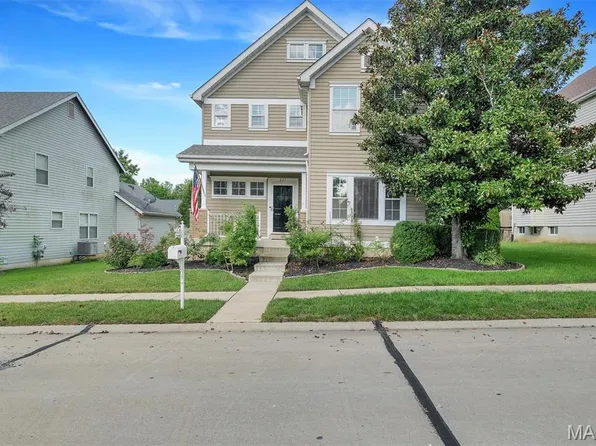221 Hawksbury Pl, O'Fallon, MO 63368