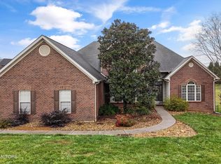 1725 Burnside Dr, Maryville, TN 37801