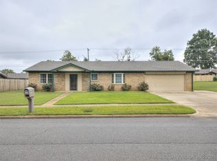 4907 S Spruce Dr, Sand Springs, OK 74063