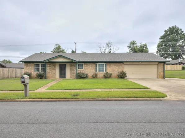 4907 S Spruce Dr, Sand Springs, OK 74063