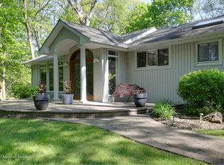 25 Pine Rd, Syosset, NY 11791