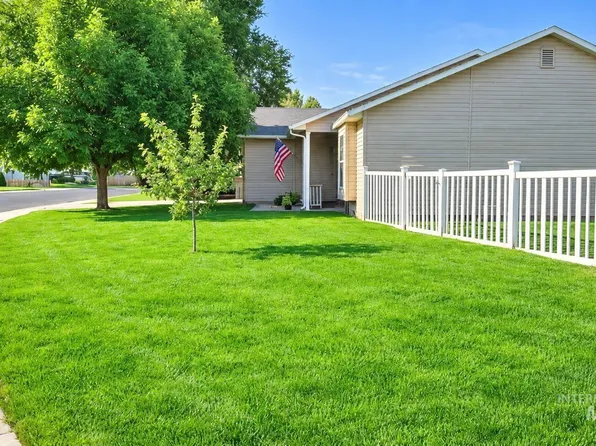 544 Knights Cir, Nampa, ID 83687